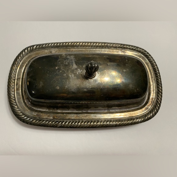 Vintage WM Rogers Silver-Plated Butter Dish - Picture 1 of 12